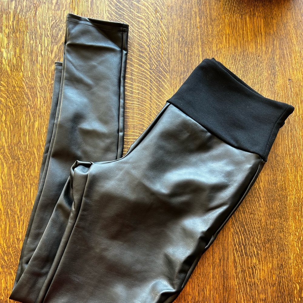 ASSETS by Spanx all over faux leather leggings black size Medium